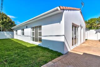 3 Bedroom Property for Sale in Waves Edge Western Cape